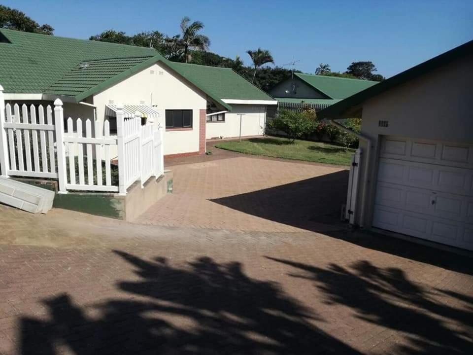 Sea Park Beach House Port Shepstone Exterior photo